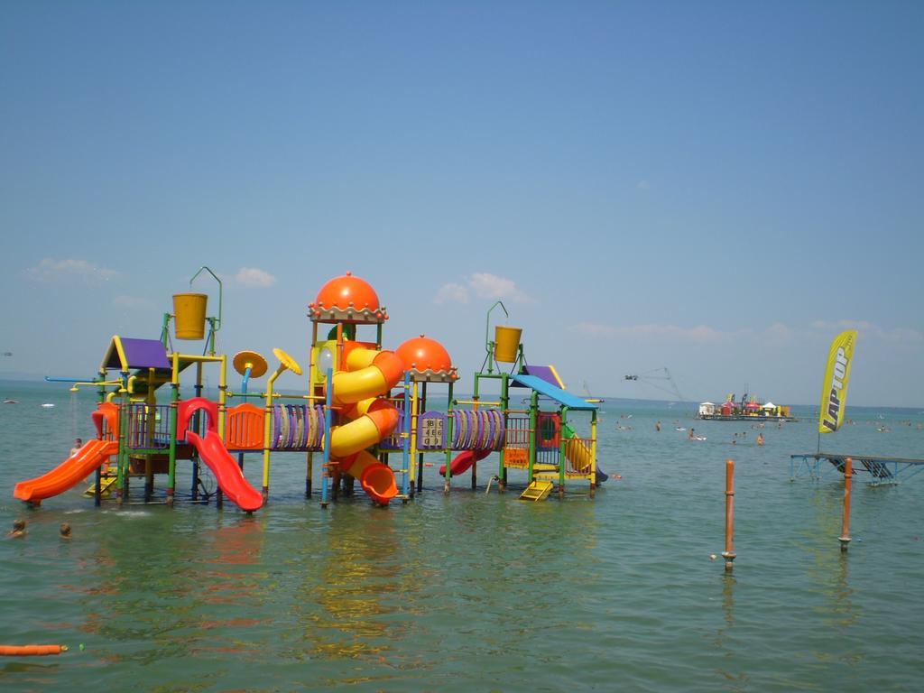 Sunset Beach Apartment Siófok Esterno foto
