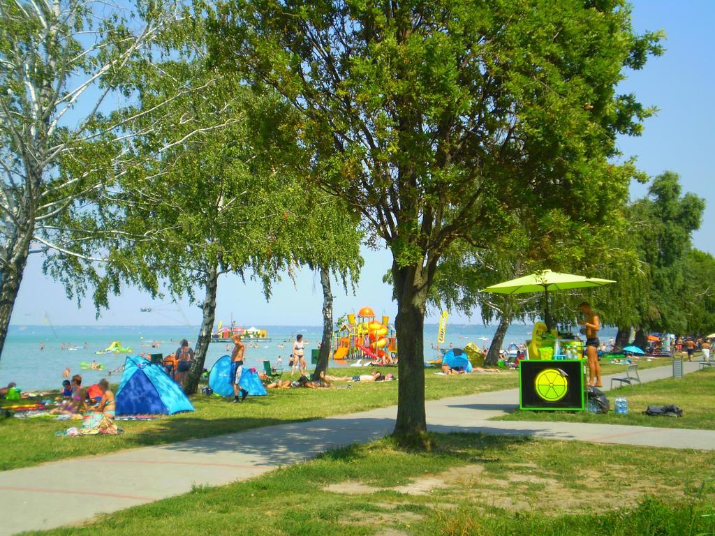 Sunset Beach Apartment Siófok Esterno foto