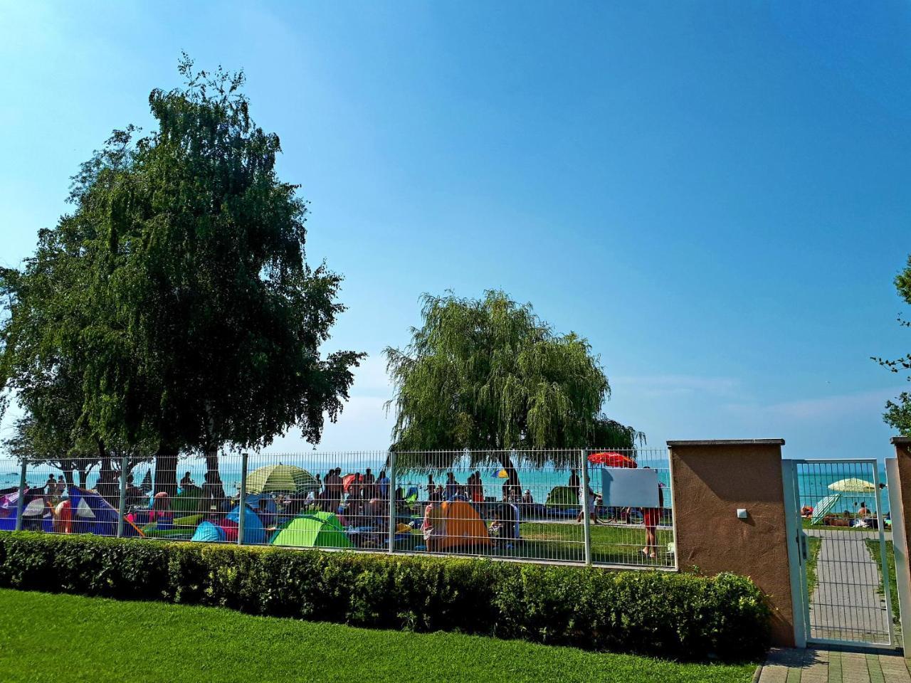 Sunset Beach Apartment Siófok Esterno foto